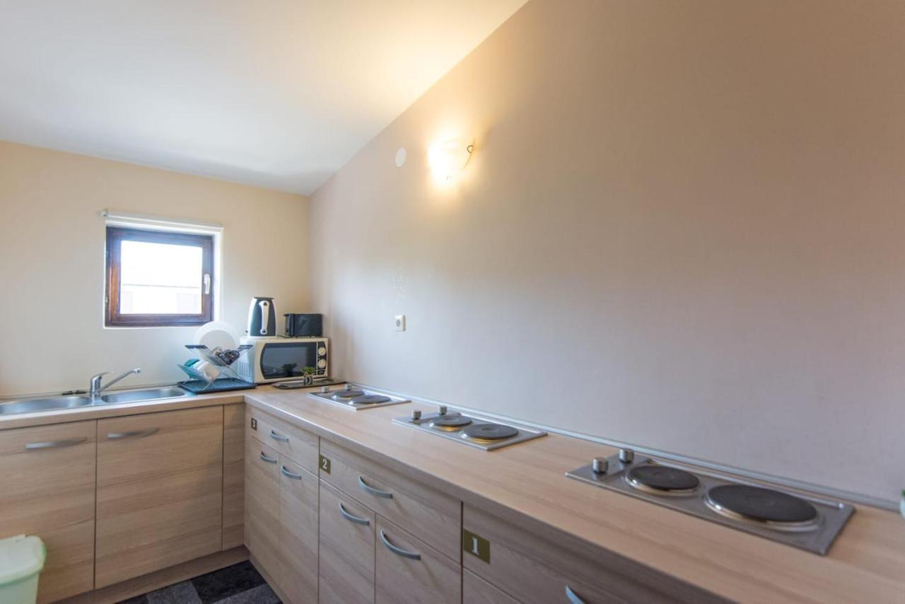 Sobe Rolo Uz More Hotell Biograd Na Moru Eksteriør bilde