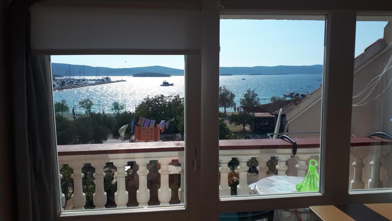 Sobe Rolo Uz More Hotell Biograd Na Moru Eksteriør bilde