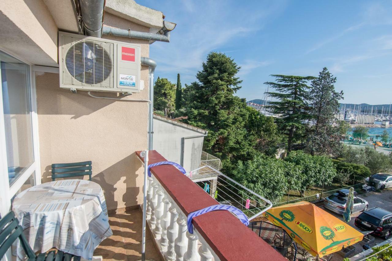 Sobe Rolo Uz More Hotell Biograd Na Moru Eksteriør bilde