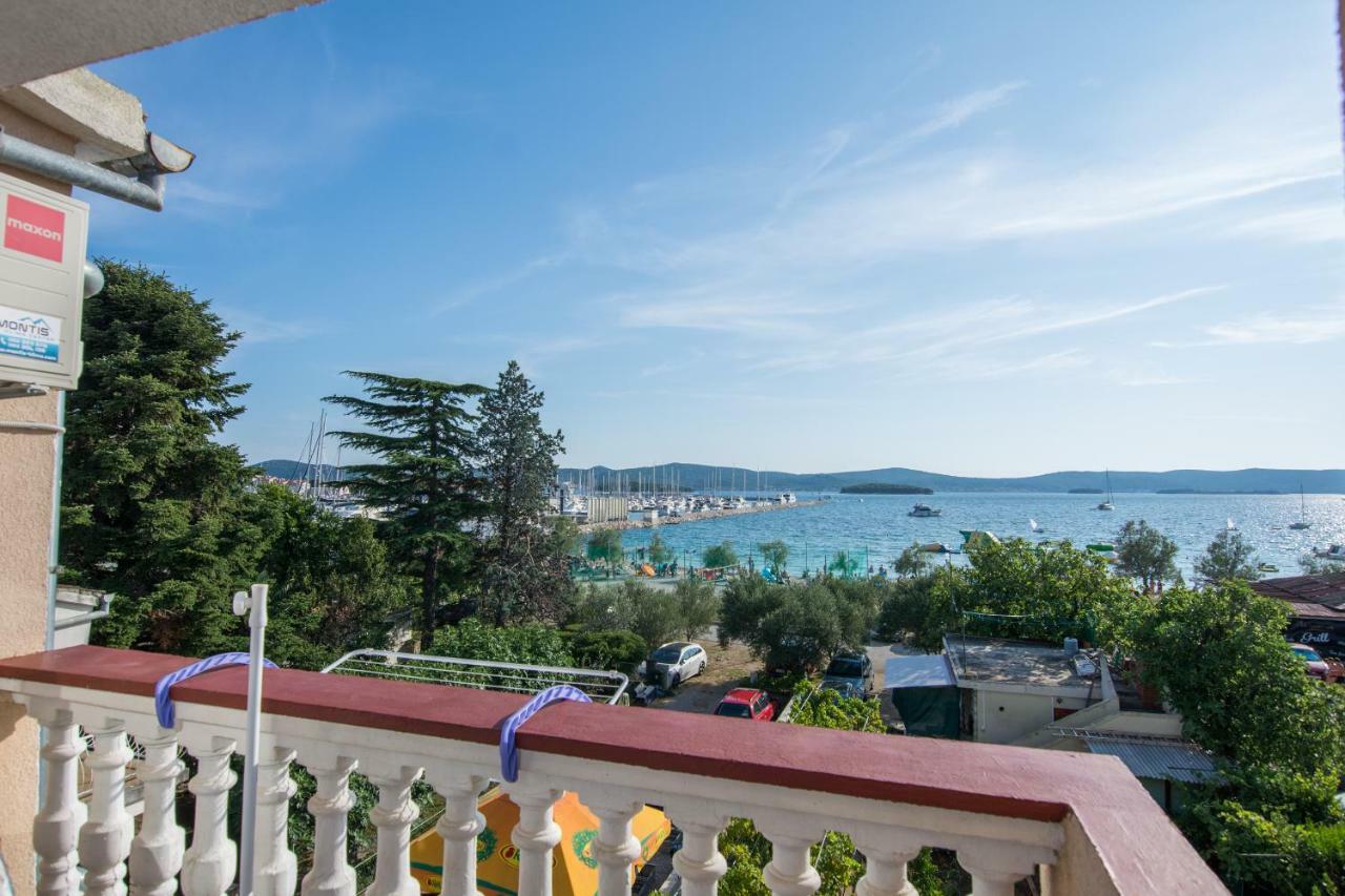 Sobe Rolo Uz More Hotell Biograd Na Moru Eksteriør bilde